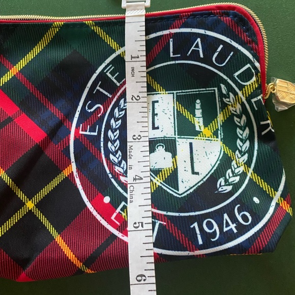 Estee Lauder New Makeup Bag w/Earrings & Lipstick - Picture 10 of 15